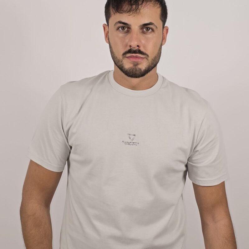 Camiseta básica gris retro agujastriángulos